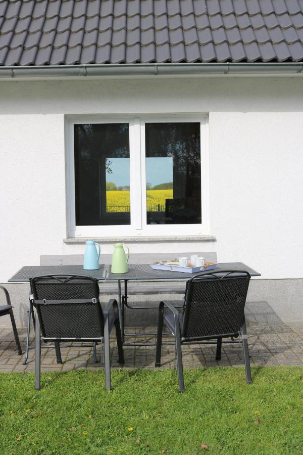Kleines Haus Am Feld Villa Rehna Bagian luar foto